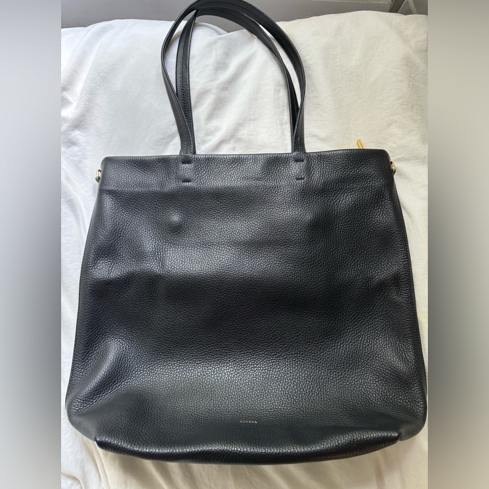 Cuyana Tall Easy Zipper Leather Tote in Black
